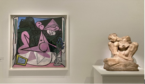 Photo: Silvia Mondini Nudo con bouquet d’Iris e specchio, Picasso, olio su tela 1934, ,, (Museo Picasso, Parigi). Donna accucciata, gran model Rodin (1904-1908) (Museo Rodin, Parigi)